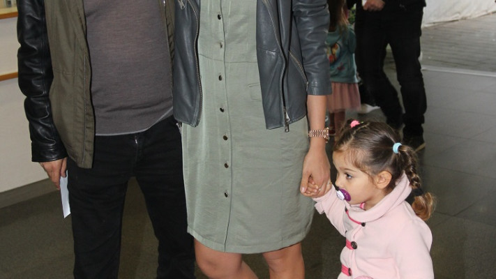 בייבי, את שורדת. ג'ני צ'רוואני עם רוני מאנה ואמילי