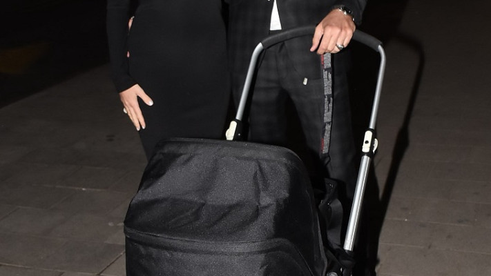 מזל טוב! גל אפל עם בת הזוג והבייבי