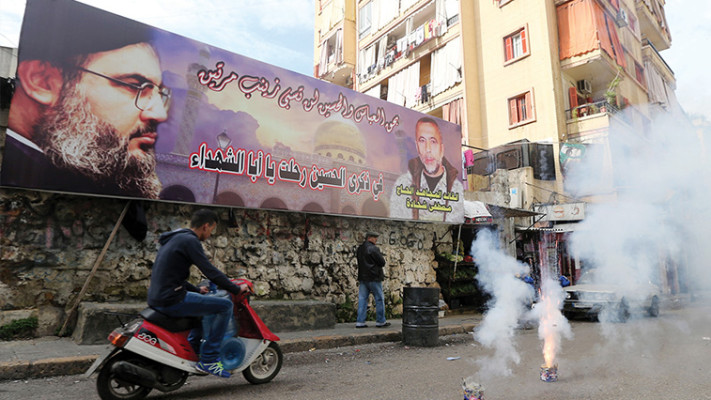 שלט חוצות של חיזבאללה בביירות. צילום: רויטרס