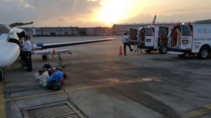 הבאת הפצועים מאיסטנבול לנתב&quot;ג. צילום: דוברות מד&quot;א