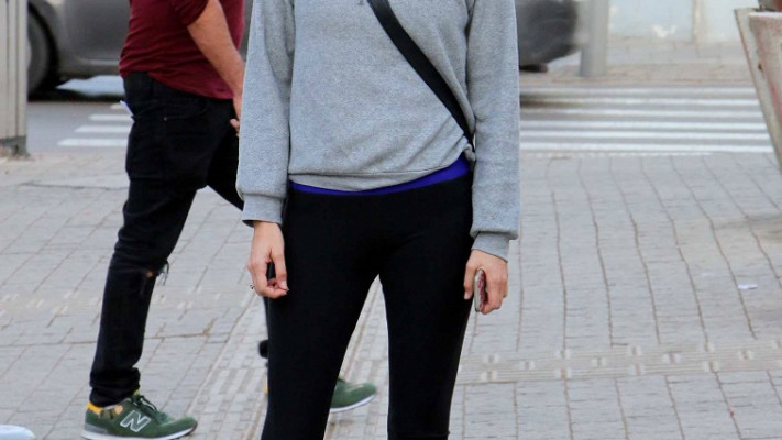 "ימינה, שמאלה..."