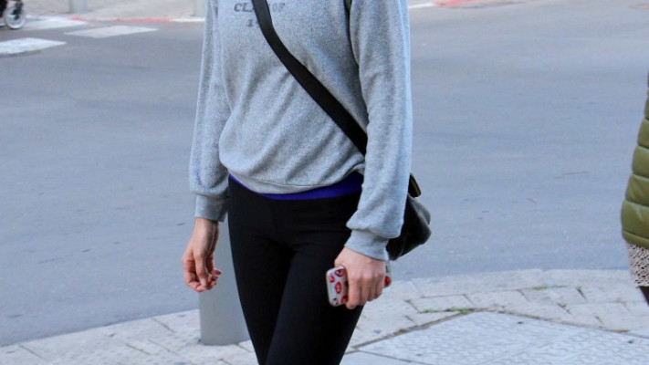 "מפה רואים משהו?". קליין נבוכה