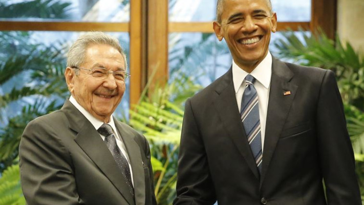 ברק אובמה וראול קסטרו בפגישה היסטורית. צילום: רויטרס