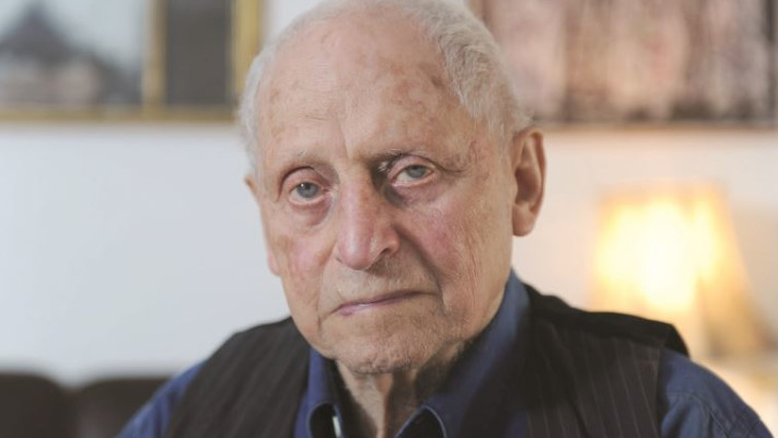 סייע לי להיפרד מהילדות, אהרון מגד. צילום: ראובן קסטרו