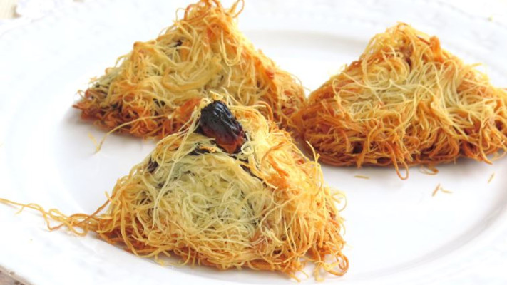 משולשי קדאיף במלית בשר טחון, קשיו וסילאן