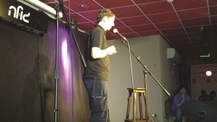 &ldquo;כל אחד שחושב שהוא מצחיק יכול לעלות ולהצחיק את הקהל&quot;. סטנדאפיסט ב&ldquo;קומדיסטן&quot;. הרשתות החברתיות