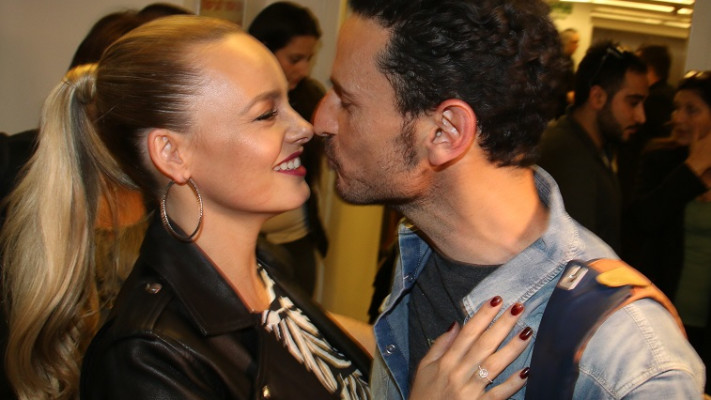 מאמי, אין מדינה לאהבה. יעל בר זוהר עם גיא זוארץ (צילום: ניר פקין)