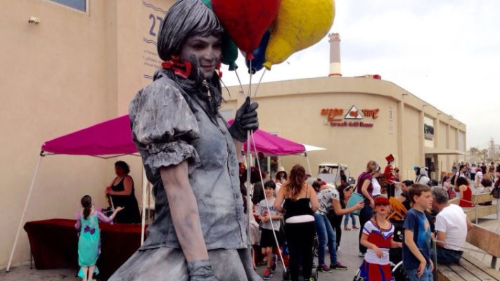 פורים ברחובות תל-אביב. צילום: אבשלום ששוני