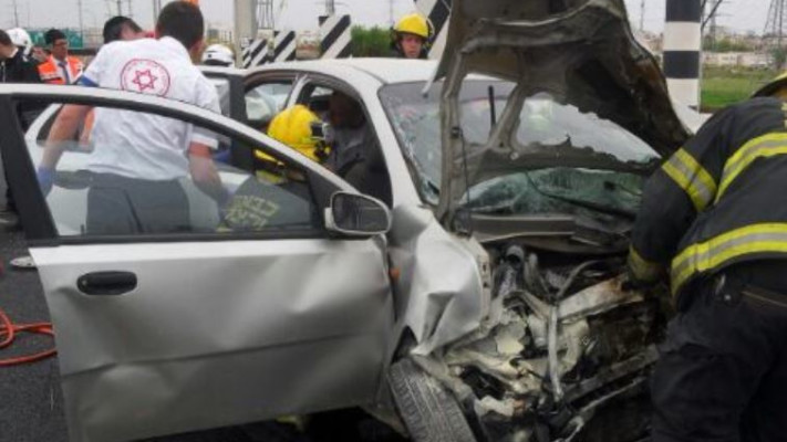 הרכב שנפגע בעת המצוד המשטרתי. צילום: דוברות כבאות דן