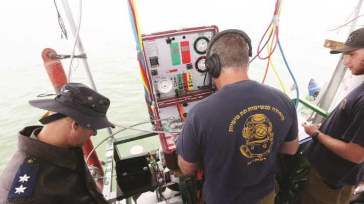 חיל הים בחיפושים. &quot;כשיהיה לנו קבר, זה יסגור מעגל מבחינת המשפחה&quot;. צילום: אריאל בשור