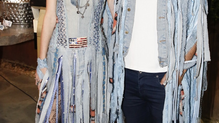 יוליה פלוטקין ובעלה גזרו ג'ינס. או שניים