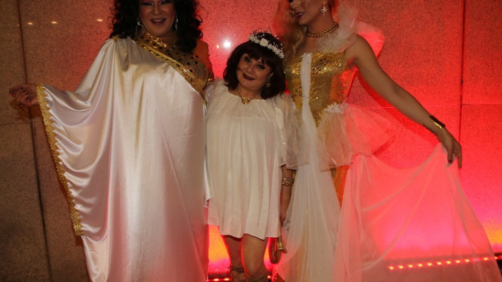 חנה לסלאו והדיוות המלוות שלה