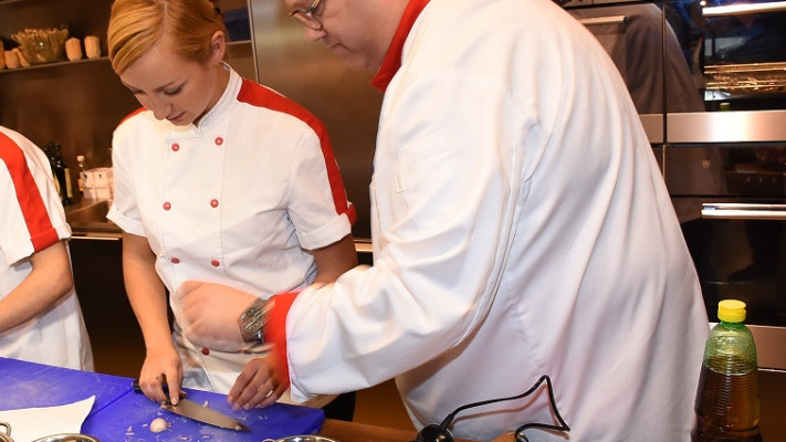 רווק וטוב לו? מושיק רוט מבשל