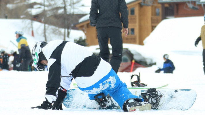 ישבן קסום. לוי מנסה להתמודד