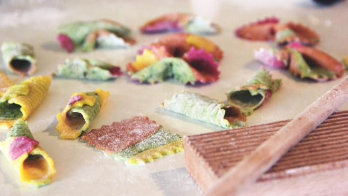 פסטה צבעונית בצורות. צילום: פסקל פרץ רובין, שרית גז