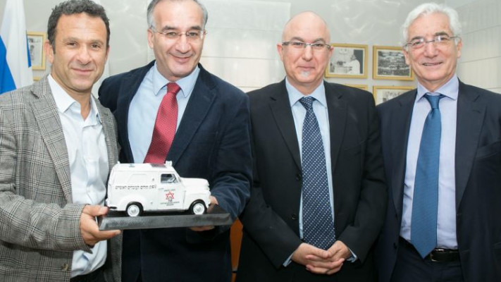 סר רונלד כהן, יעקב (קוקי) אדרי, ניסים אלון וירון נוידרפר (יח