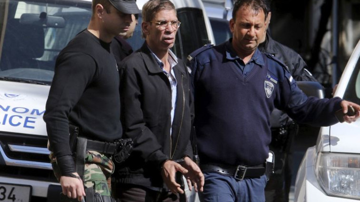 סיף א-מוסטפא, בדרכו לשימוע בקפריסין. צילום: רויטרס