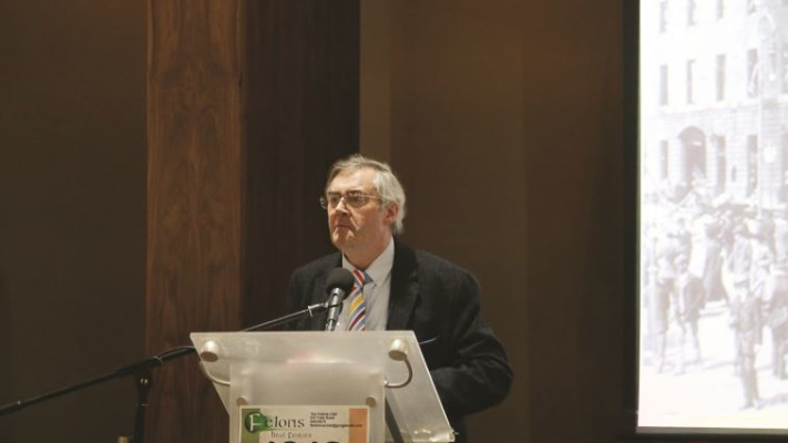 &quot;דשא גדל מעל שדות קרב, לא גרדומים&quot;, ד&quot;ר איימון פניקס. צילום: גרישא קמרז