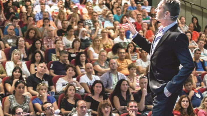 &quot;אני לא גורו. מנהיגות היא לא לומר לאנשים מה לעשות&quot;. אלון אולמן. צילום: תומר פולטין