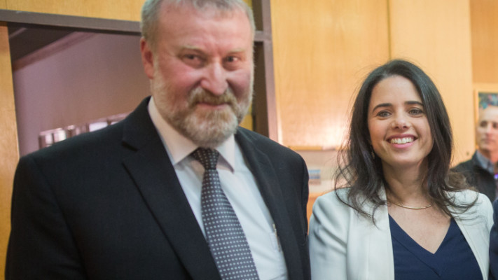 איילת שקד ואביחי מנדלבליט. צילום: יונתן זינדל, פלאש 90