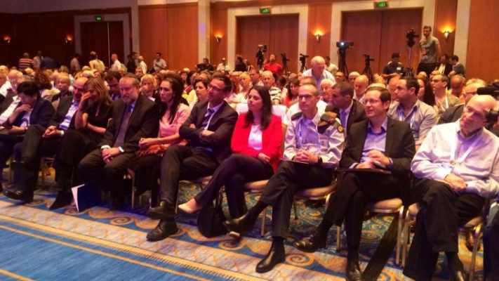 הרצוג ושקד בכנס. צילום: מור שמעוני