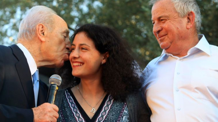 אבי טויבין, יסמין פיינגולד ושמעון פרס. צילום: קובי גדעון, פלאש 90