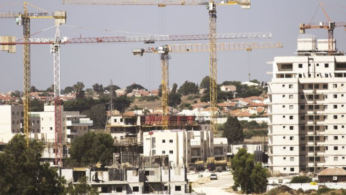 אתר בניה באשקלון. צילום ארכיון:רויטרס