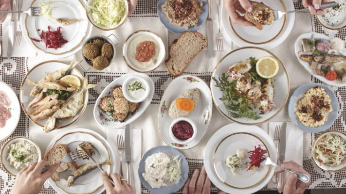 התנחמנו במנות הפתיחה המסורתיות. מסעדת שקד. צילום: אנטולי מיכאלו