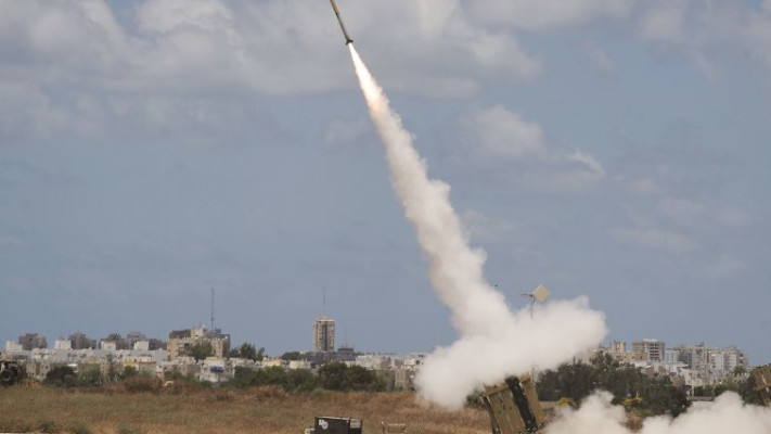 יירוט של סוללת כיפת ברזל באשדוד בצוק איתן. צילום: דור בוימוביץ', פלאש 90