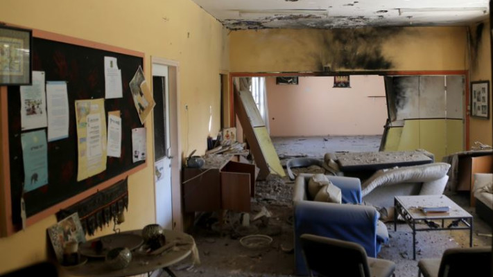 בית שניזוק מנפילת פצמ&quot;ר בעמוד ענן . צילום: פלאש 90