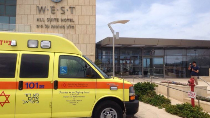 ניידת טיפול נמרץ שהזמינה ענבל אור. צילום: אבשלום ששוני