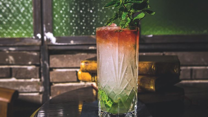 בר הקוקטיילים &quot;הגסטבי&quot;. צילום: קובי שרביט