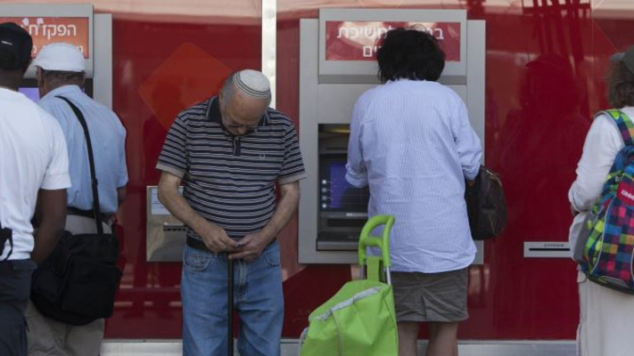 תור לכספומט. מה רוצים מהבנקים?