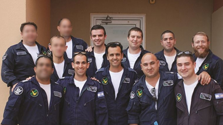 יעברו הכשרה רחבה הכוללת התנסות על מטוס עצמו. גרעין טכנאי &quot;האדיר&quot; הראשונים. צילום: טליה לביא, אתר חיל האוויר