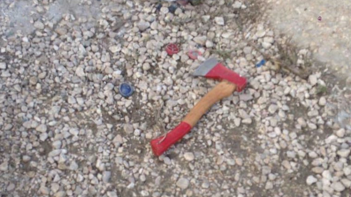 הגרזן שנתפס על גופו של המחבל