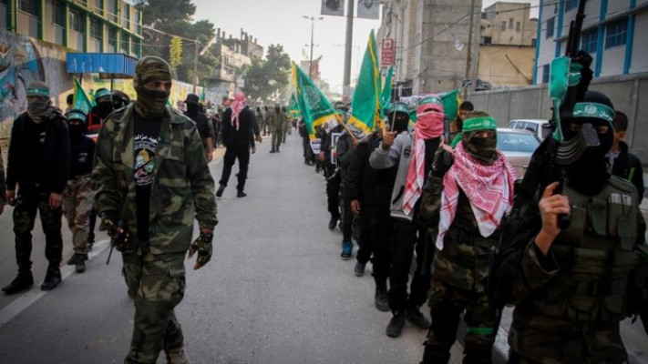 מחבלי חמאס צועדים בעזה. צילום: עבד ראחים חטיב, פלאש 90 