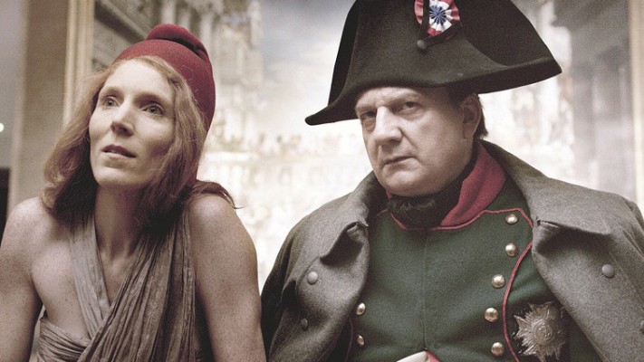 נפוליאון ומריאן מתרוצצים ברחבי הלובר. צילום: יח&quot;צ