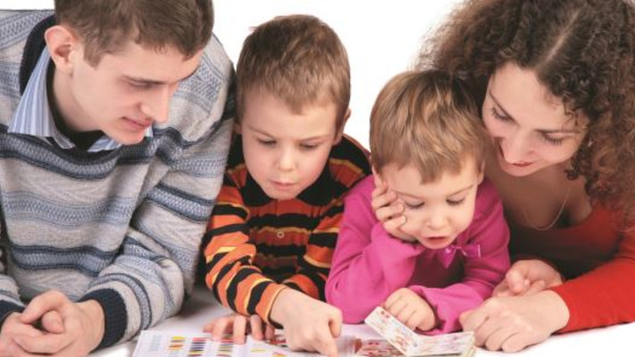 הורים וילדים קוראים ספרים