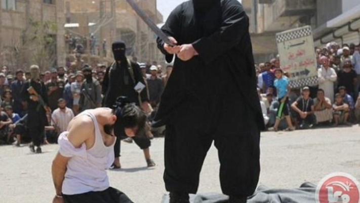 עריפת ראש של דאעש. צילום: התקשורת הערבית