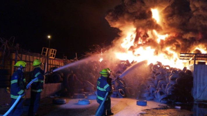 15 אלף צמיגים עלו באש. צילום: דוברות המשטרה, צפון