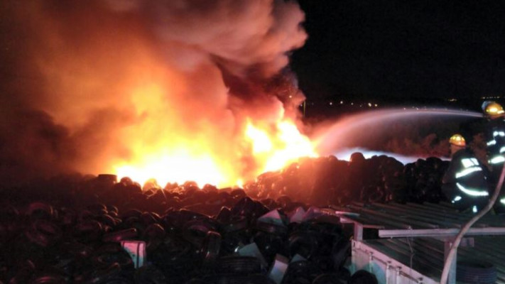 פעולות הכיבוי. צילום: דוברות המשטרה, צפון