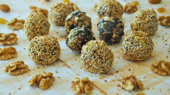 כדורי חרוסת מקושטים. צילום: פסקל רובין פרץ