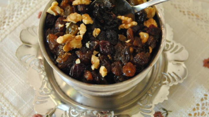 צימוקים ואגוזים, המרכיב העיקרי. צילום: פסקל רובין פרץ