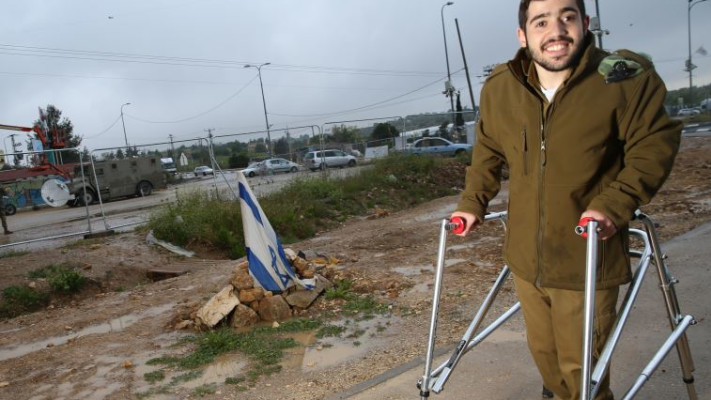 שירות סוער. יהונתן שי. צילום: מירי צחי