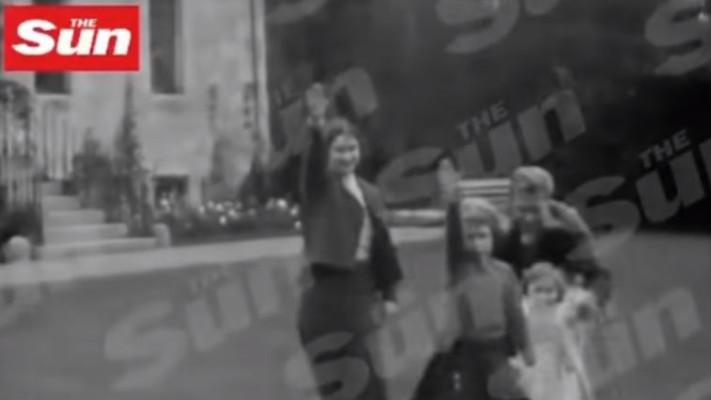 הסרטון שבו נראית אליזבת מצביעה במועל יד. צילום מסך