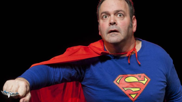 מתוך ההצגה &quot;איך עושה אבא&quot;. צילום: ז'ראר אלון