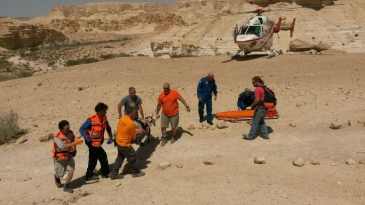 חילוץ המטייל בעין עקב. צילום: זיו שרצר, יחל&quot;צ הר הנגב