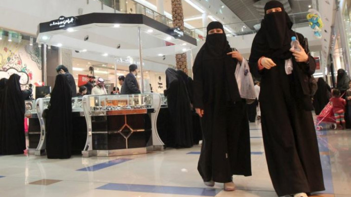 נשים סעודיות בקניות בקניון בריאד. צילום: רויטרס
