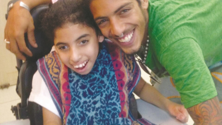 לא יכולה להכיל את הגעגועים. נריה בן דוד עם אחותו אושרה