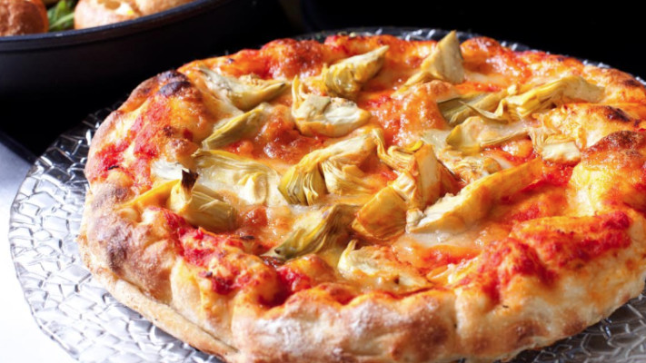 פיצה כשרה לפסח של מלון נחשולים. צילום: יח&quot;צ